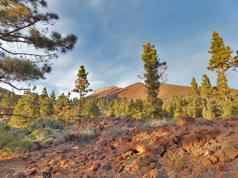 Hiking trail to Pasaje Lunar