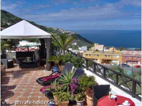 Holiday flat with patio & sea view