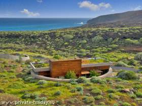 House in bioclimatic village