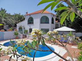 Holiday house with private pool