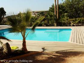 Country house with pool and sea view