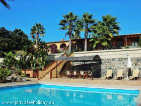 Modern holiday home with pool bar