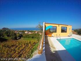 House with 2 terraces & garden