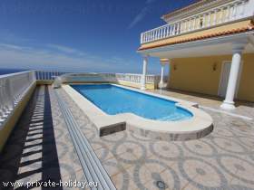 Holiday flat with pool and terrace