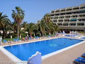 Holiday flat with pool and terrace